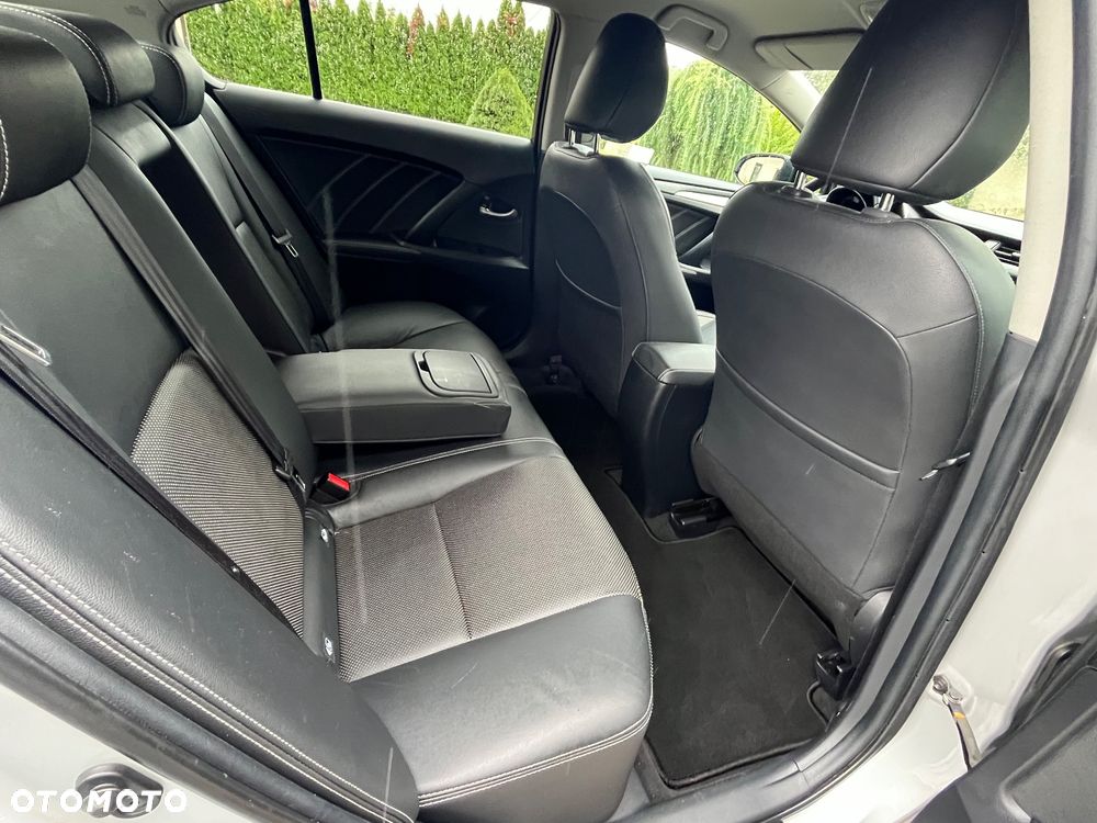 Toyota Avensis 1.8 Premium - 29