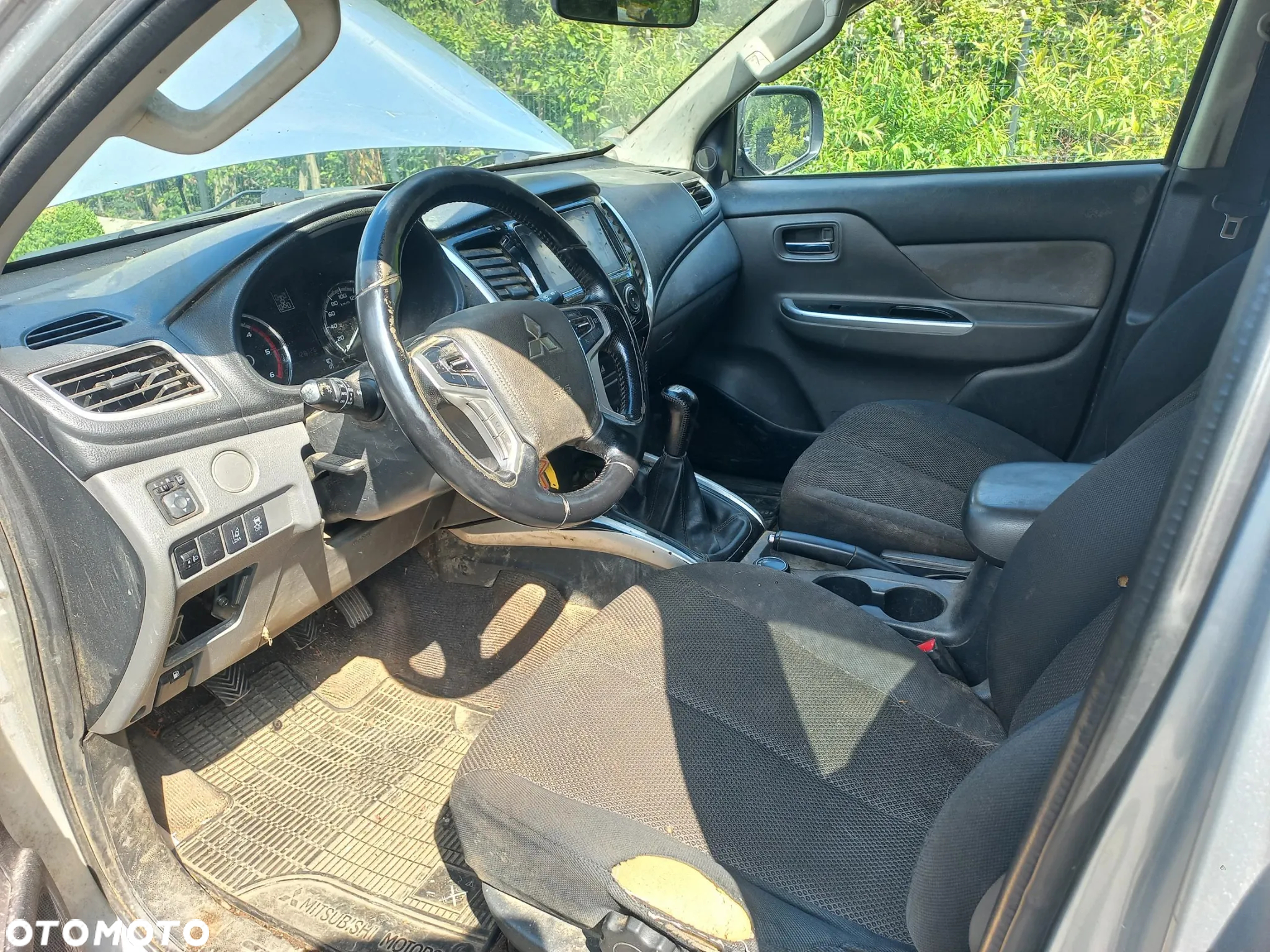 Mitsubishi L200 2.4 d DC Intense + - 6