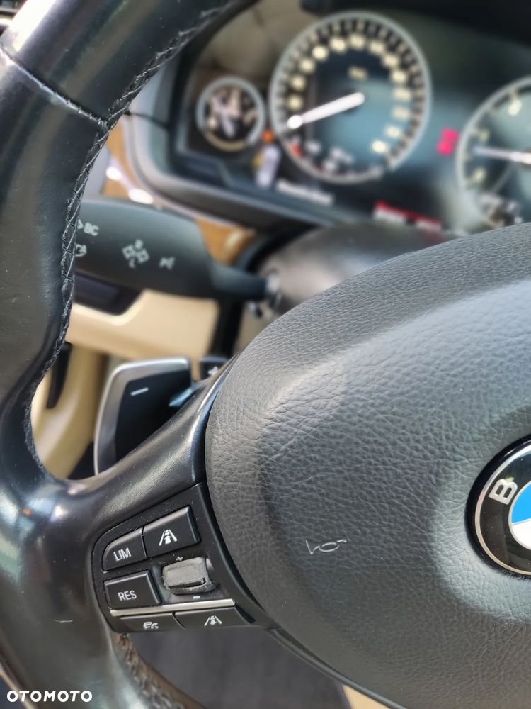 BMW Seria 5 M550d xDrive Sport-Aut - 30