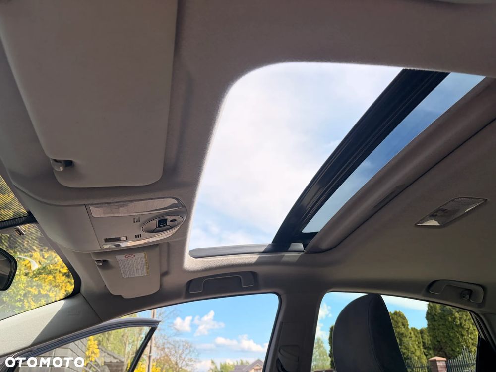 Toyota Prius 1.8 HSD Prestige - 34