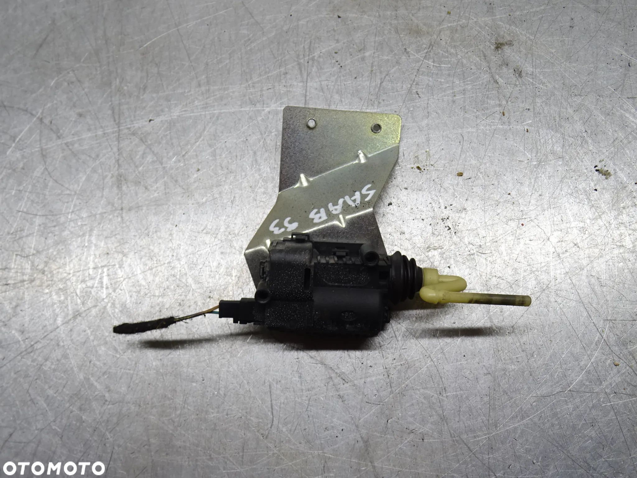 SAAB 93 II KOMBI 1.9TID SIŁOWNIK KLAPKI WLEWU PALIWA - 1