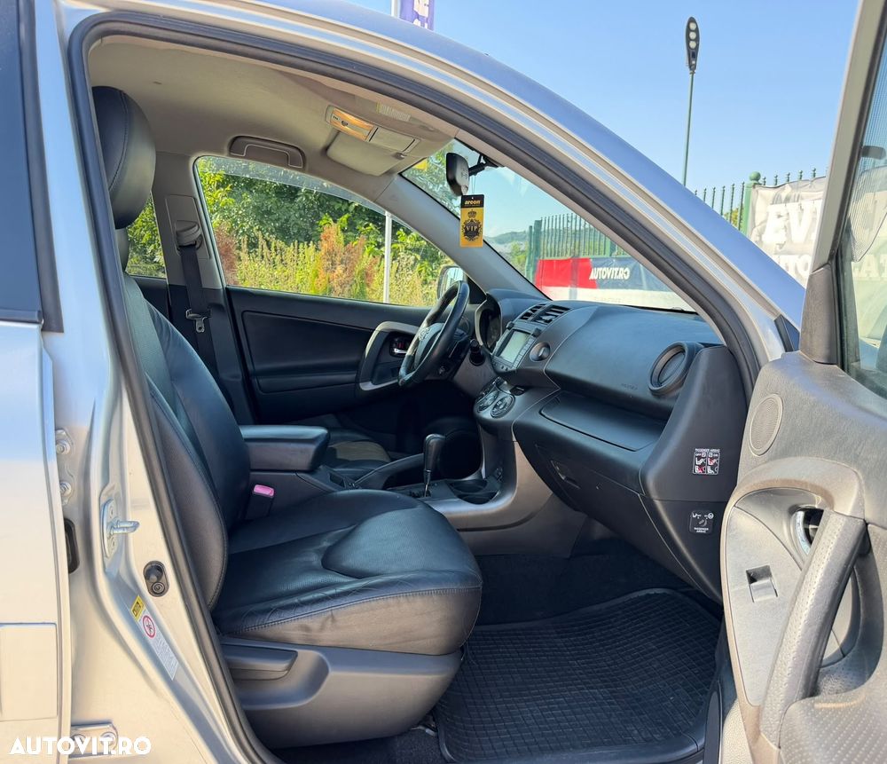 Toyota RAV4 2.2L D-CAT A/T Luxury - 16