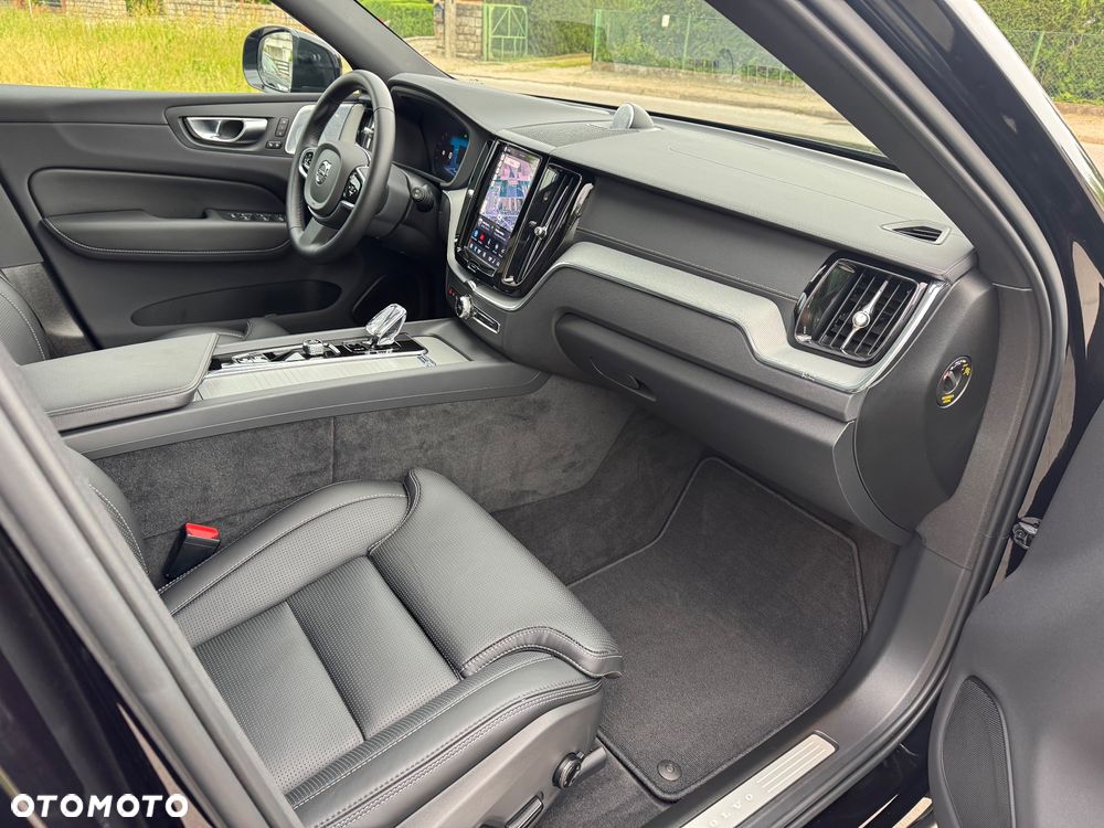 Volvo XC 60 T8 AWD Ultra Black Edition - 21