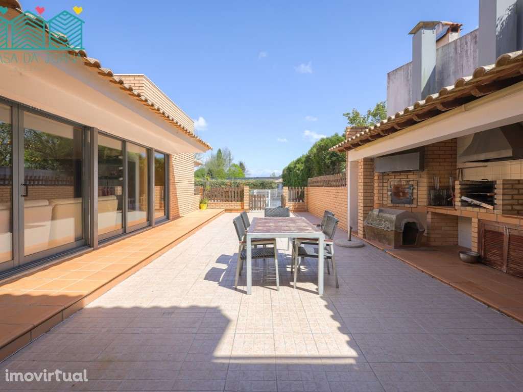 Moradia T5 com piscina e espaço exterior em Aradas - Grande imagem: 2/60