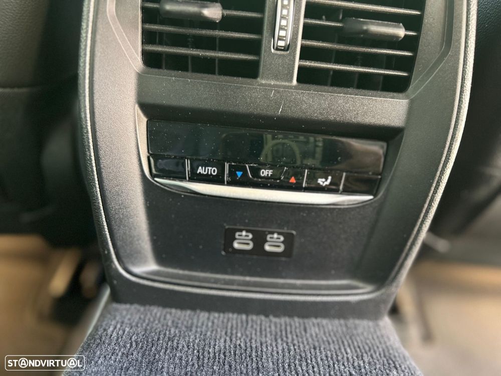 BMW 320 d Pack Desportivo M Auto - 24