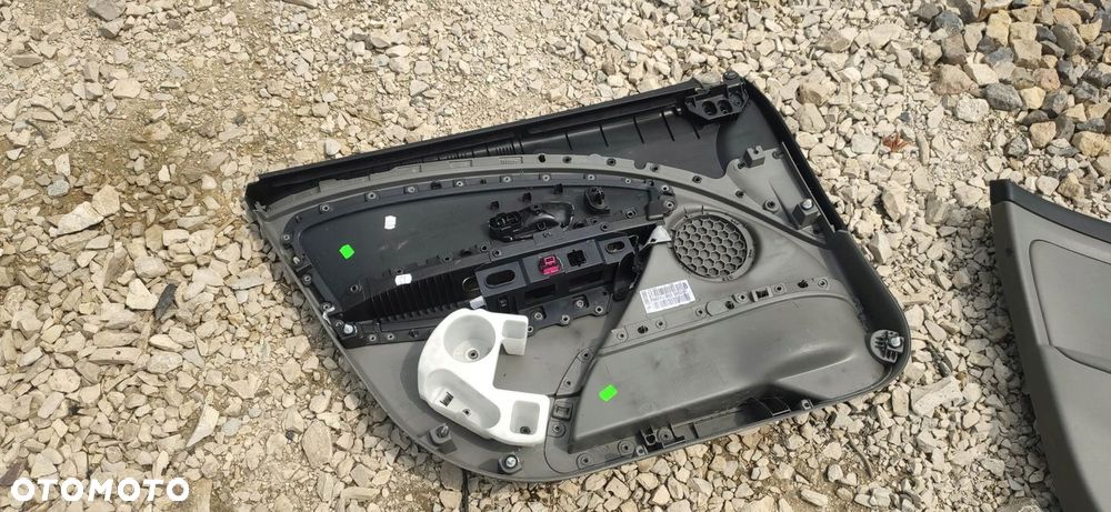 KR TAPICERKA PRAWY PRZÓD RENAULT MEGANE III 5 D - 2