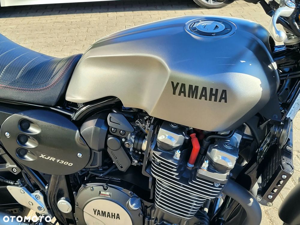 Yamaha XJR - 17