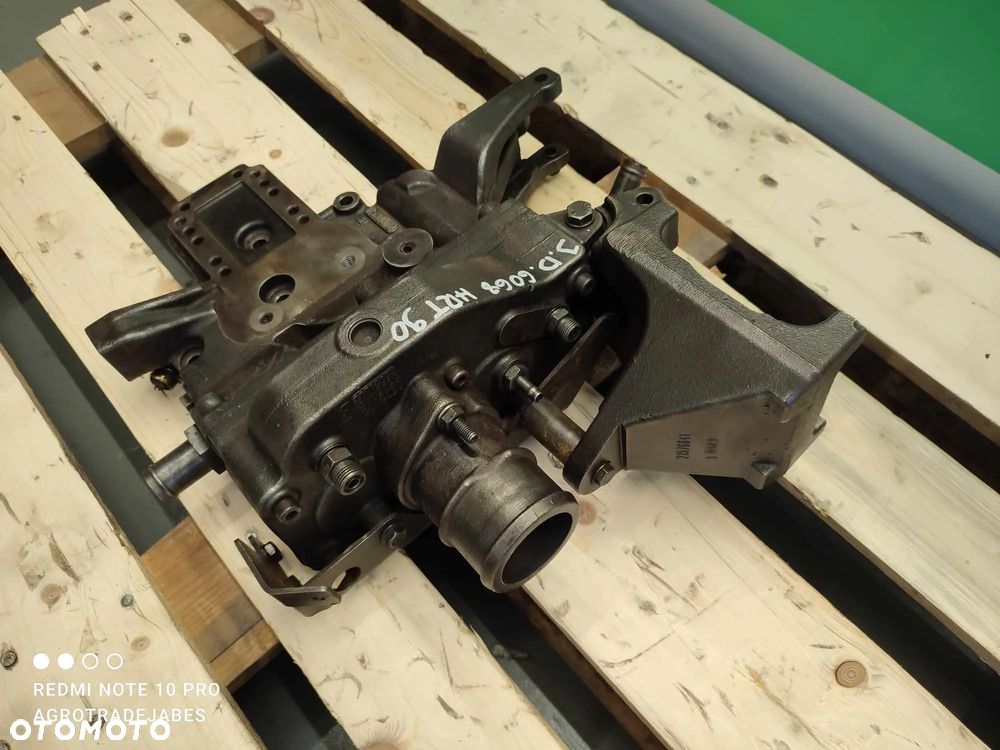 Obudowa termostatu John Deere 6068 HRT 90 (R533672) - 6