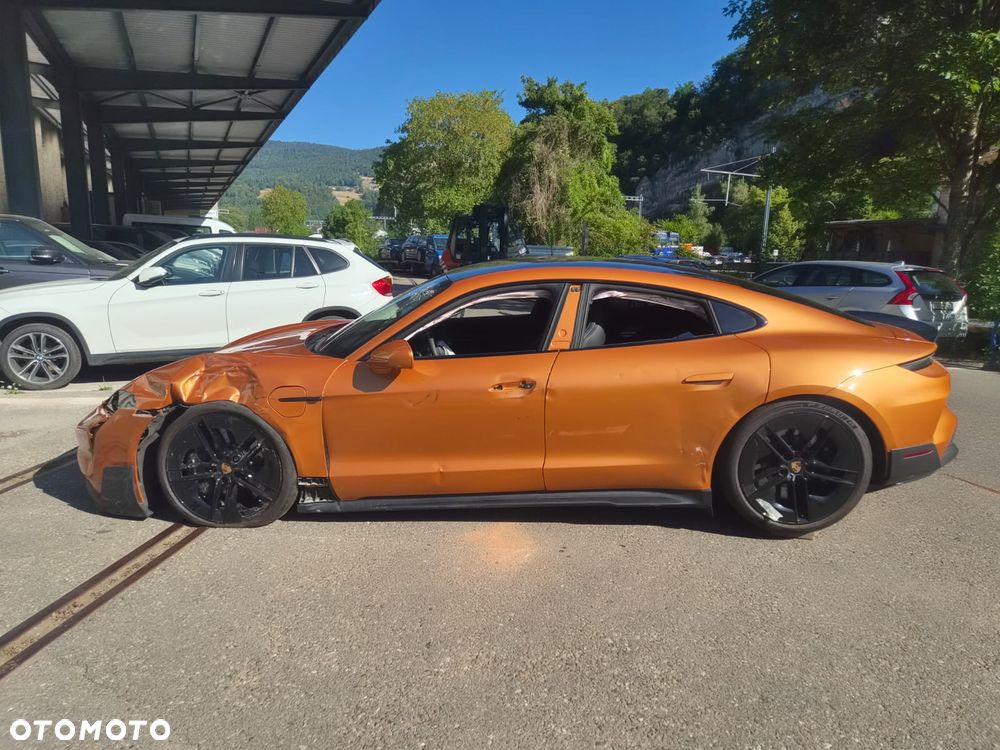 Porsche Taycan Turbo GT - 5