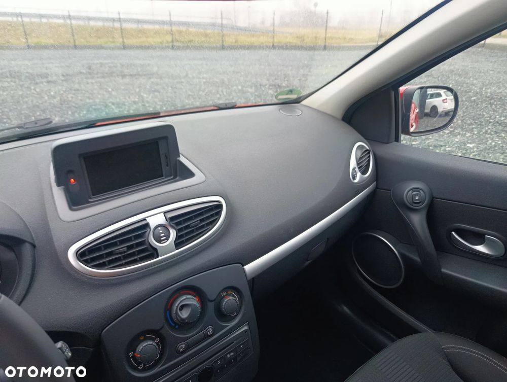 Renault Clio - 17