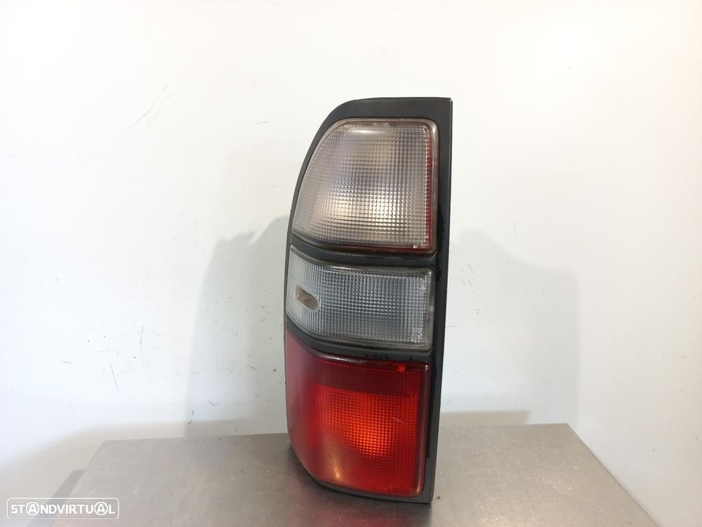 FAROLIM TRASEIRO ESQUERDO TOYOTA LAND CRUISER J9 - 1