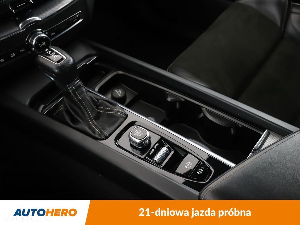 Volvo XC 60 D4 R-Design - 29