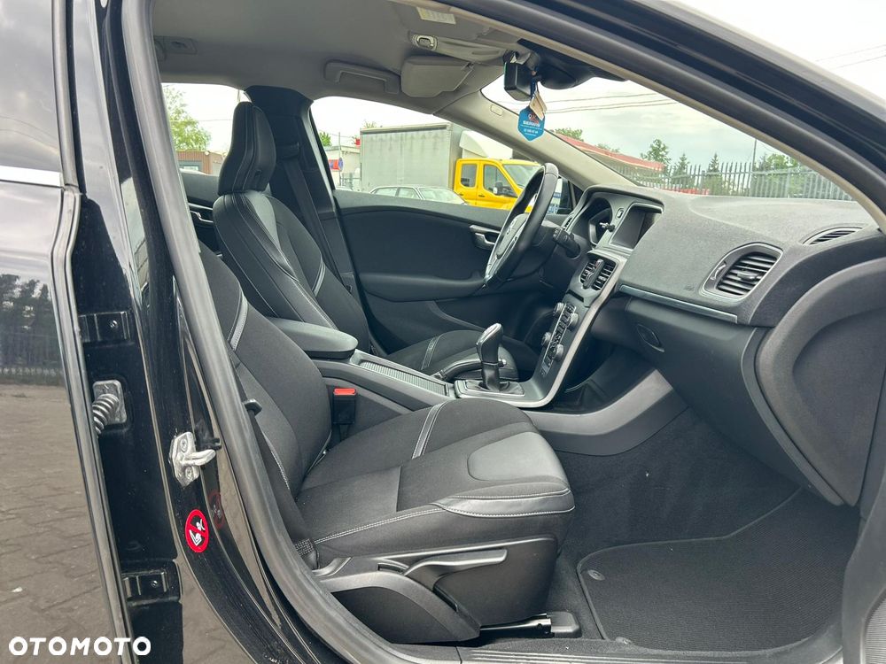 Volvo V40 D2 Momentum - 19