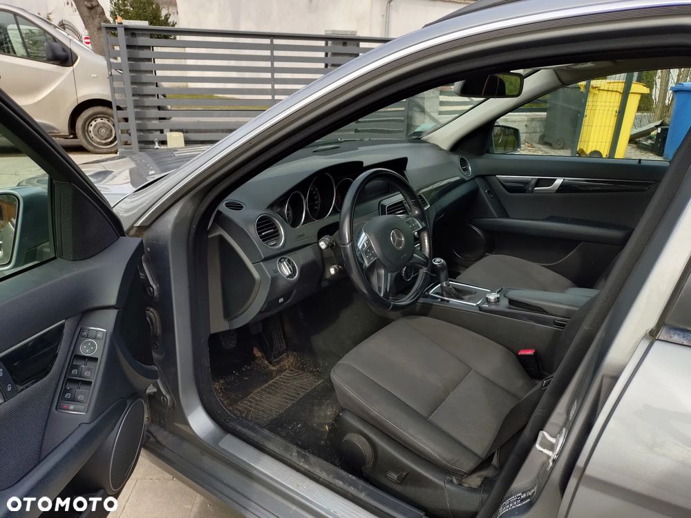 Mercedes-Benz Klasa C 220 CDI BlueEff Edition Classic - 9