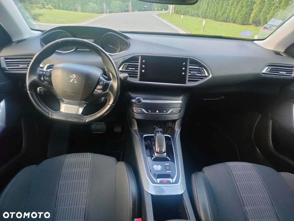 Peugeot 308 1.2 PureTech Allure Pack S&S EAT8 - 10