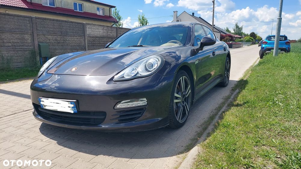 Porsche Panamera Standard - 1