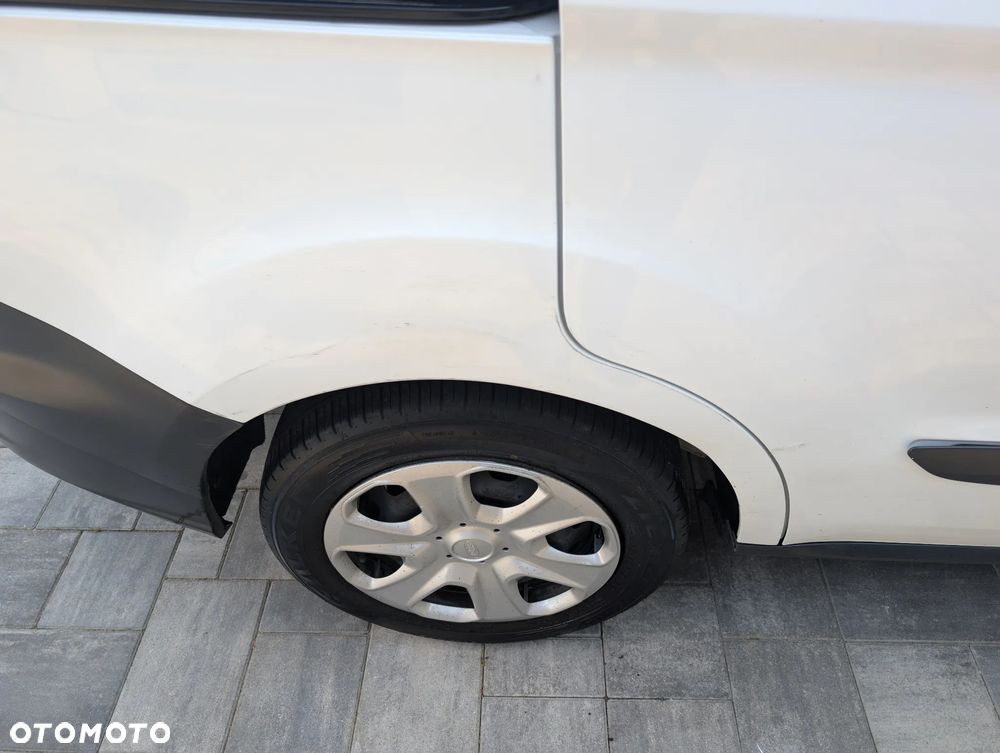 Ford Transit Courier - 11