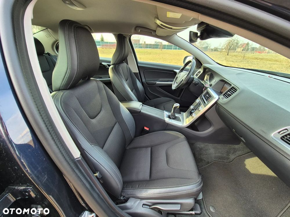 Volvo S60 D2 Momentum - 26