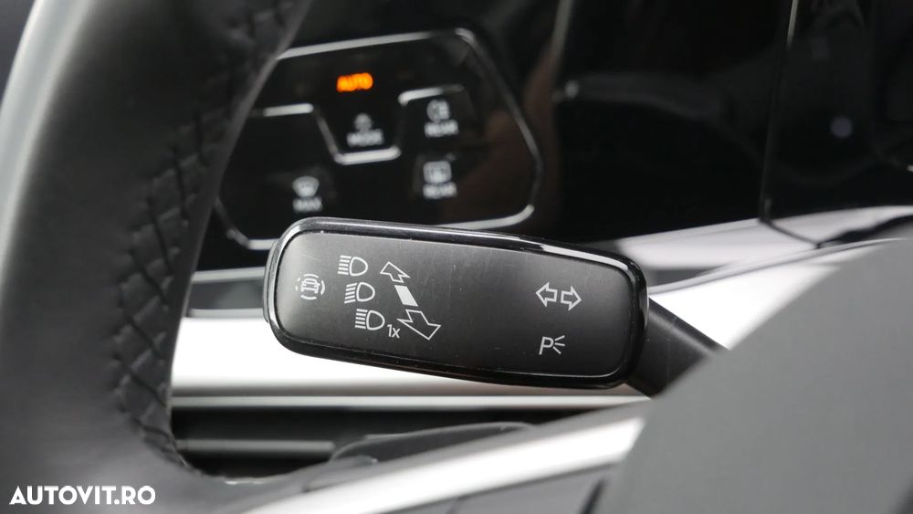 Volkswagen Golf 2.0 TDI SCR DSG Life - 23