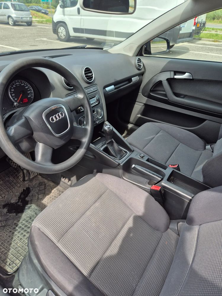 Audi A3 3-drzwiowe 1.6 Attraction - 8