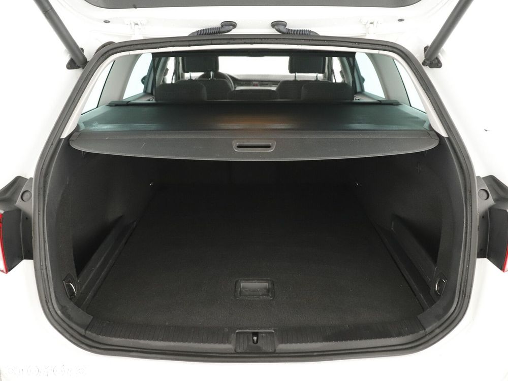 Volkswagen Passat - 21