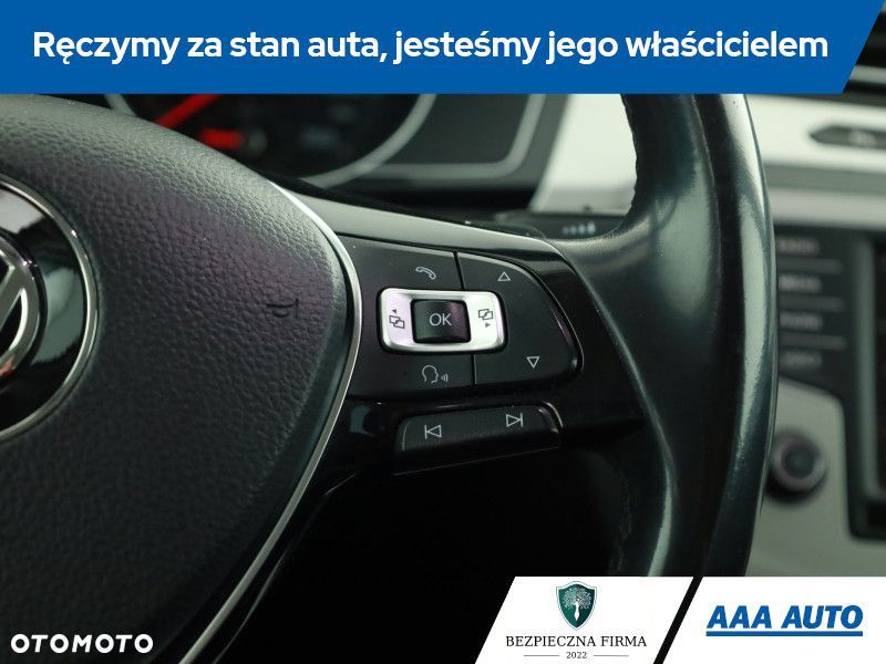 Volkswagen Passat - 16