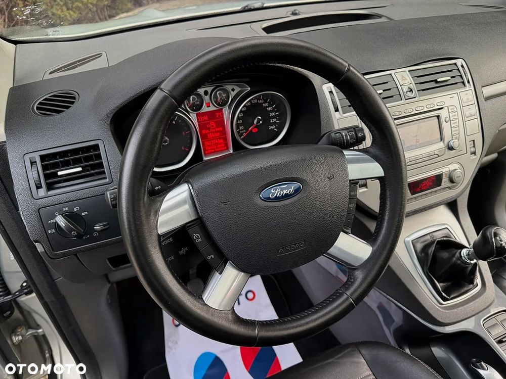 Ford Kuga 2.0 TDCi 2x4 Titanium - 22