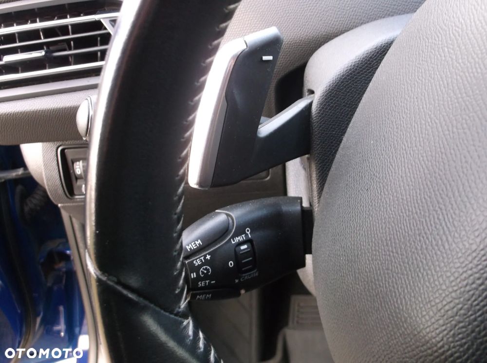 Peugeot 308 PureTech 130 GPF EAT8 Black Edition - 16