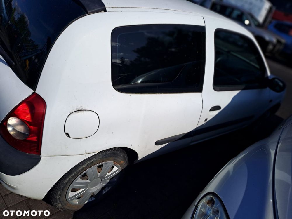 Renault Clio II FL (01-03r.) 1.2B 74KM. Silnik D4F 712 Skrzynia JB1 513 lakier OV369 – ICE WHITE BC.Cały na części.GWARANCJA !!! Przód Tył Zestaw Komplet Drzwi Klapa Zderzak Błotnik Maska Grill Atrapa Szyba Pas Lampa Lusterko Boczki Fotel Kanapa Kokpit Deska Rozdzielcza Przełącznik Włącznik Sterownik Przewody Wiązka Instalacja Moduł Komputer Czujnik Listwa Pompa Alternator Wtryski Głowica Rozrusznik Kompresor Sprzęgło Dwumas Silnik Skrzynia ABS Klimatyzacji Paliwa Wspomagania Kolektor Turbina Przepustnica Zawór Chłodnica Koło Hak Belka Sanki Zawieszenie Mcpherson Półoś Amortyzator Wydech Tłumik Zacisk Most - 4