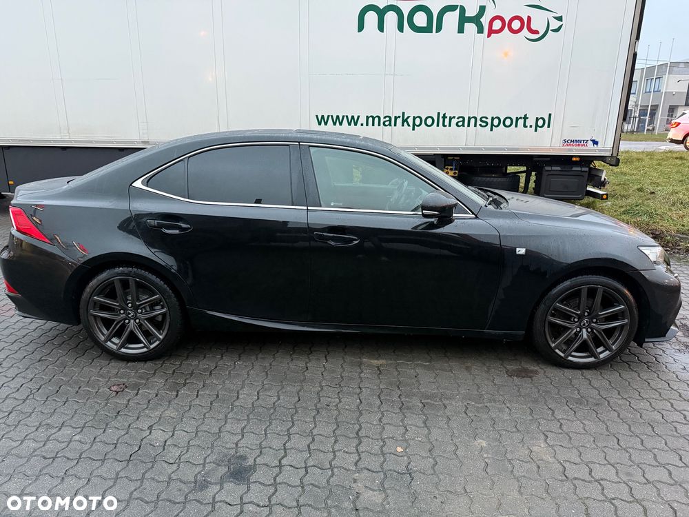 Lexus IS 300h F Sport - 12