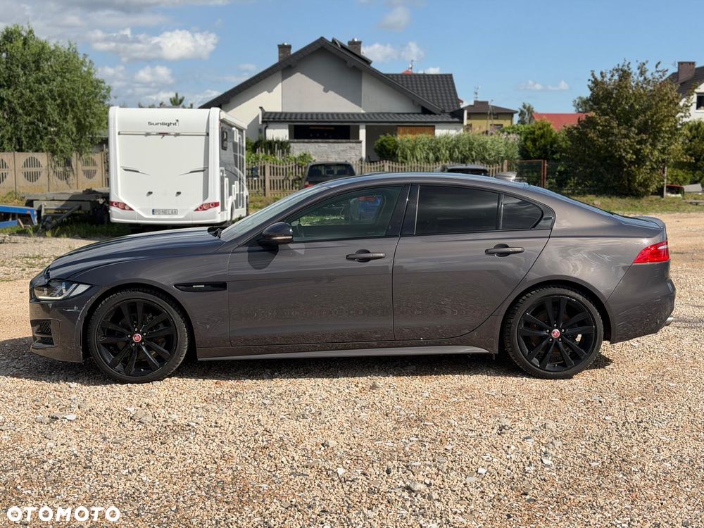 Jaguar XE 2.0 D R-Sport - 8