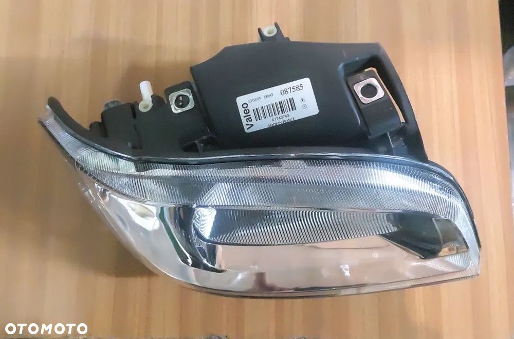 Reflektor prawy pasuje do Seat Ibiza - 4