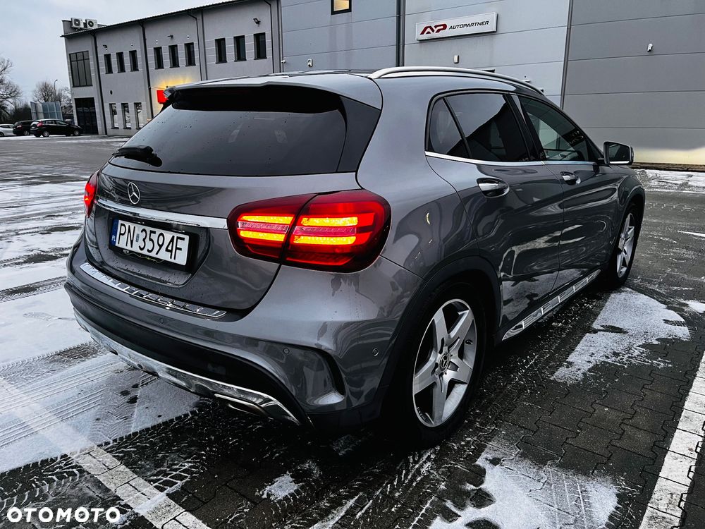 Mercedes-Benz GLA 180 7G-DCT AMG Line - 13