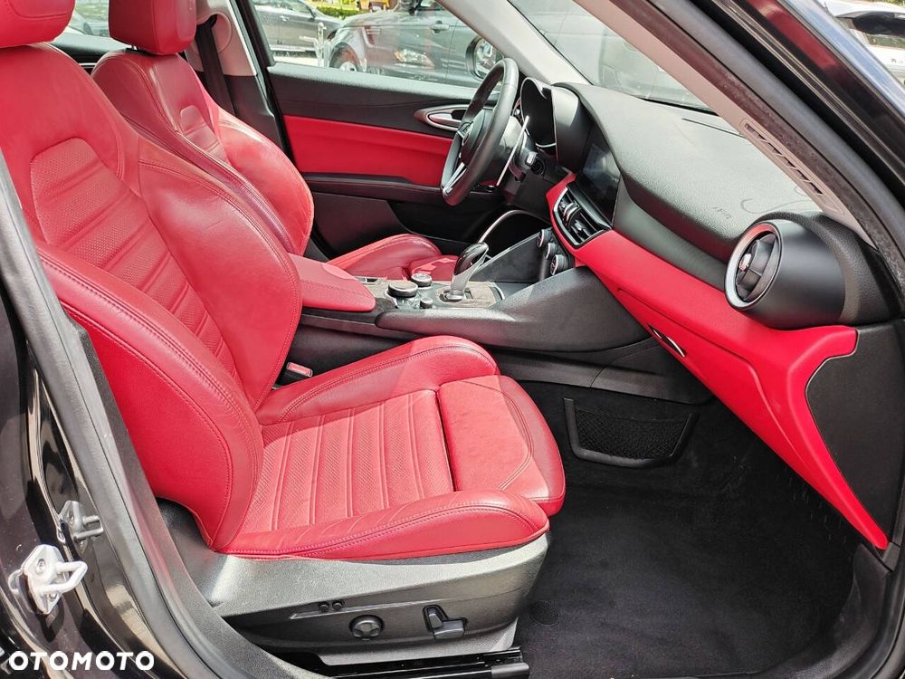 Alfa Romeo Giulia - 16