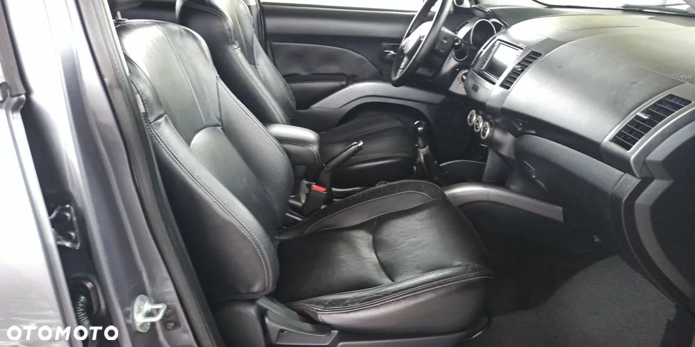 Mitsubishi Outlander 2.2 DID Intense + - 32