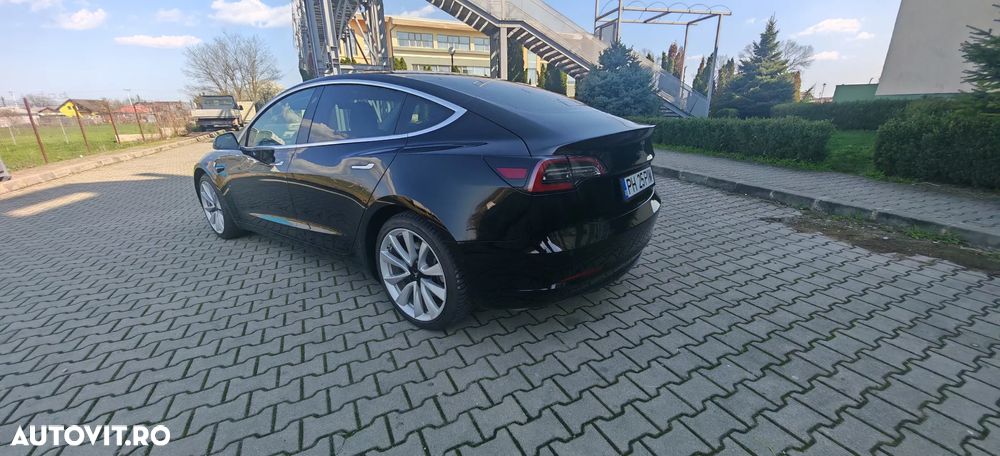 Tesla Model 3 - 5