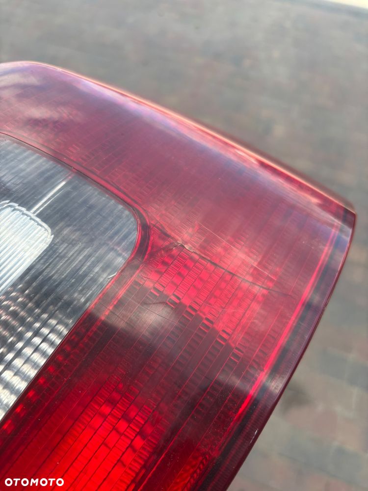 SKODA OCTAVIA II 2 SEDAN LAMPA PRAWY TYL TYLNA - 5