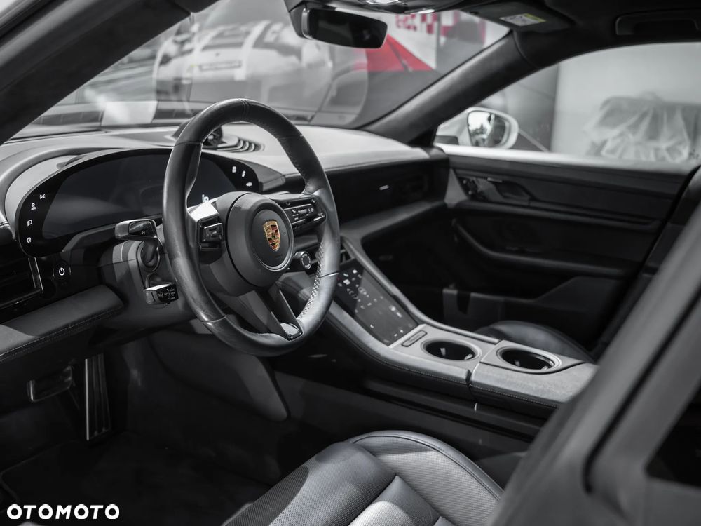 Porsche Taycan Turbo - 5