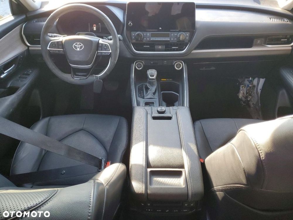 Toyota Grand Highlander - 8
