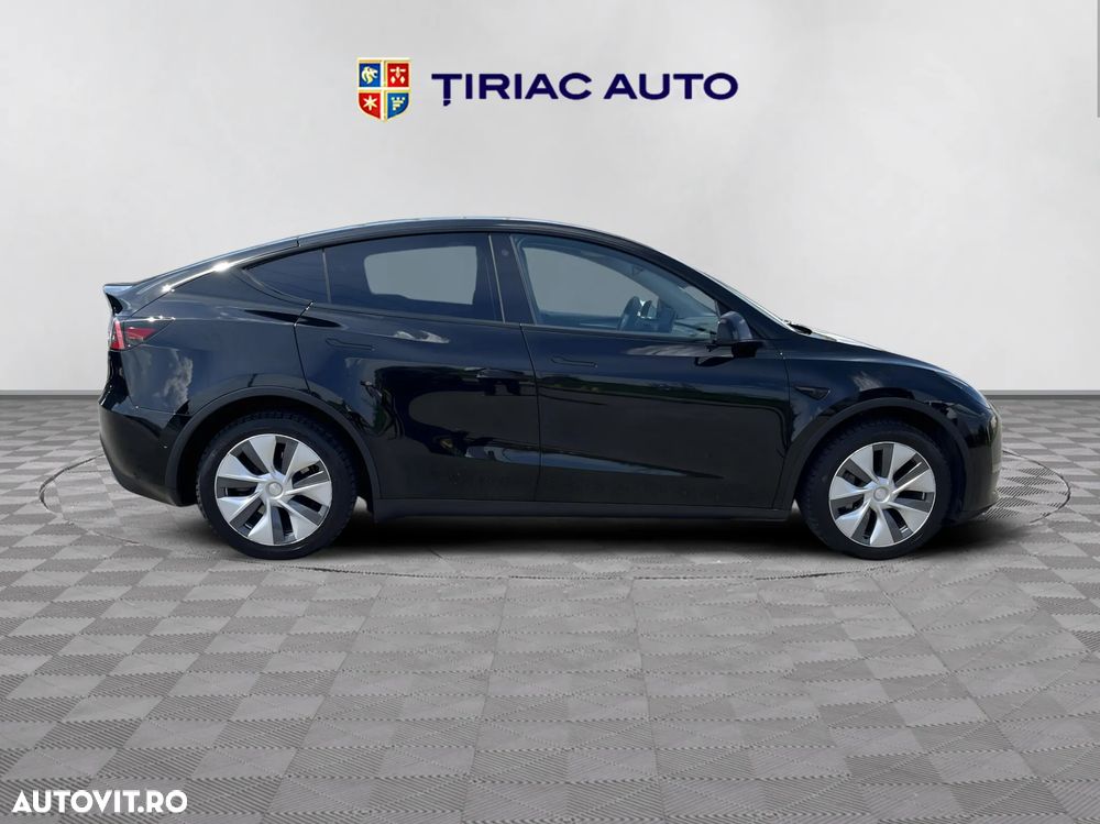 Tesla Model Y - 7