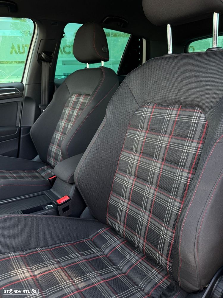 VW Golf GTI 2.0 TSI OPF DSG Performance - 24