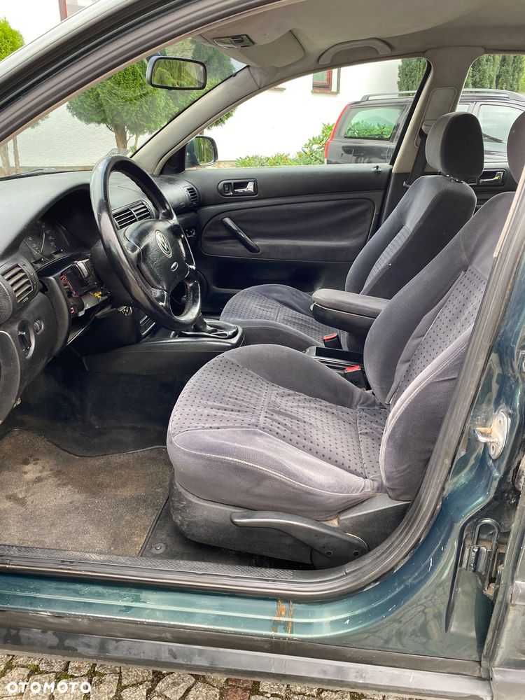 Volkswagen Passat 1.9 TDI Comfortline - 11