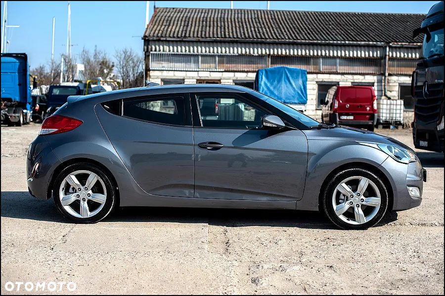 Hyundai Veloster - 10