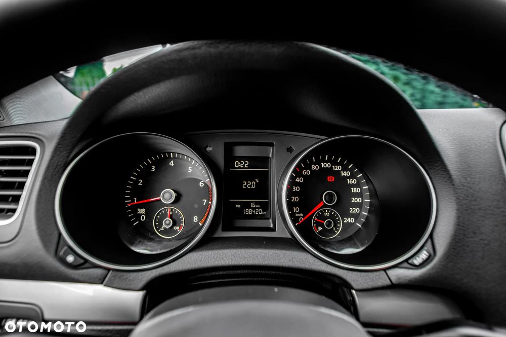 Volkswagen Golf 1.6 Highline - 30