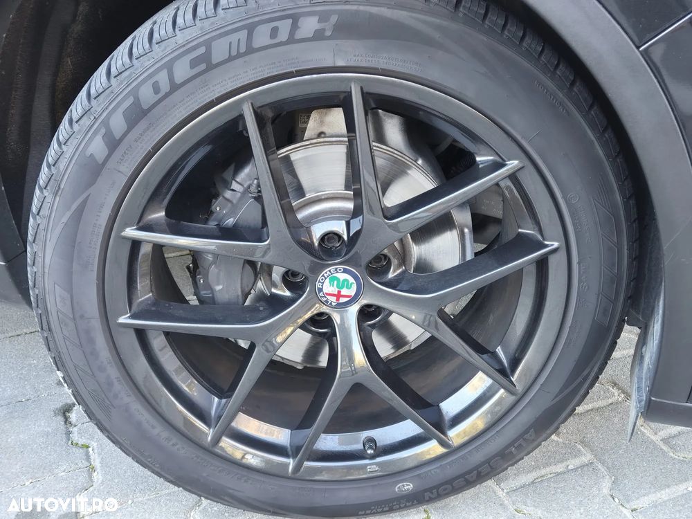 Alfa Romeo Stelvio 2.0 Turbo AWD AT8 Veloce - 32