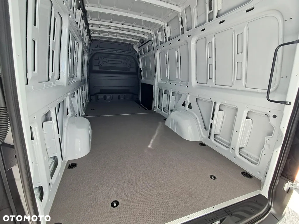 Mercedes-Benz Sprinter - 14