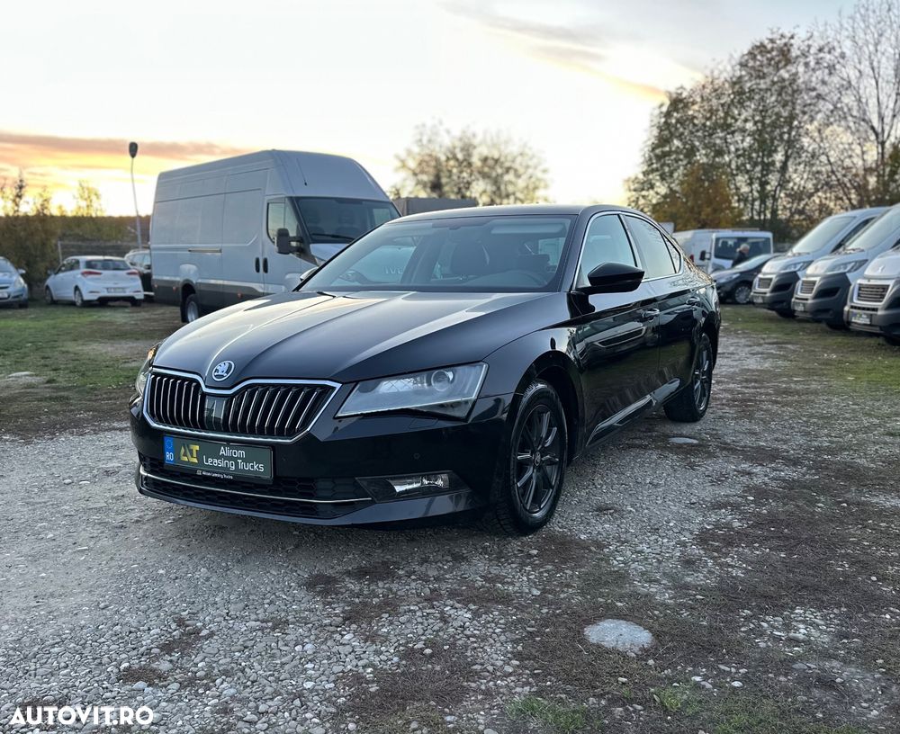 Skoda Superb 2.0 TDI DSG Premium Edition - 1