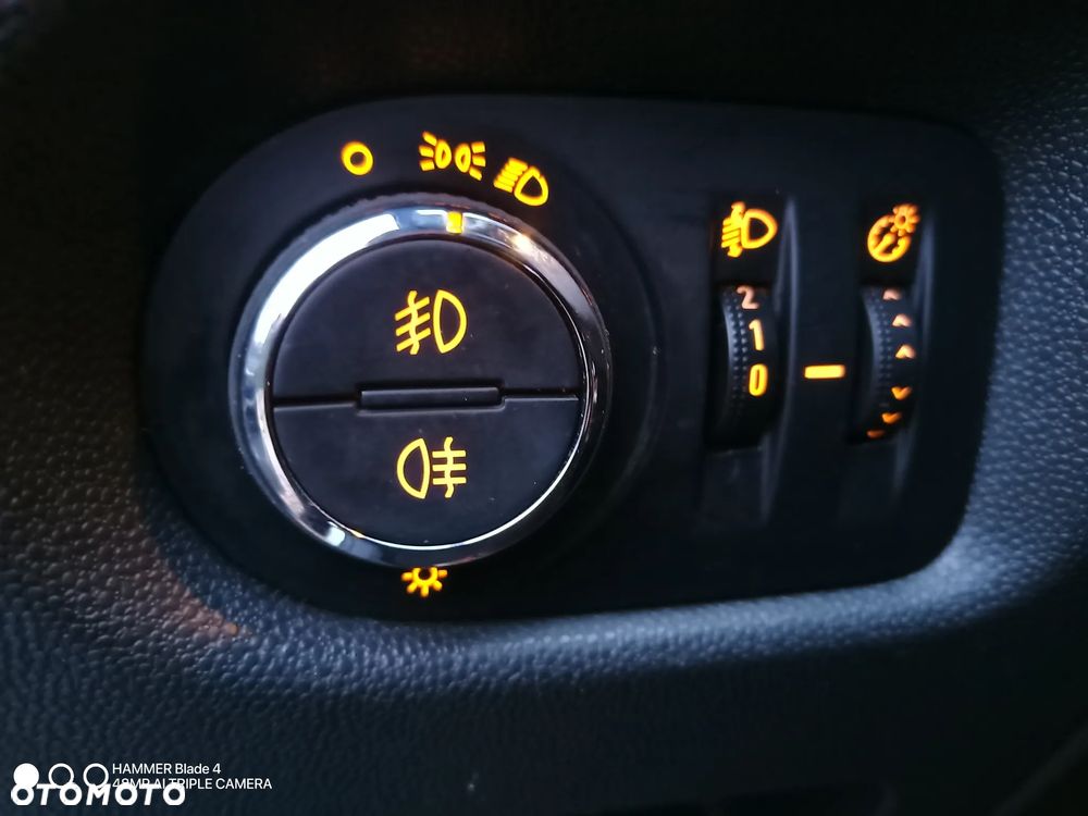 Opel Corsa 1.2 16V Cosmo - 23