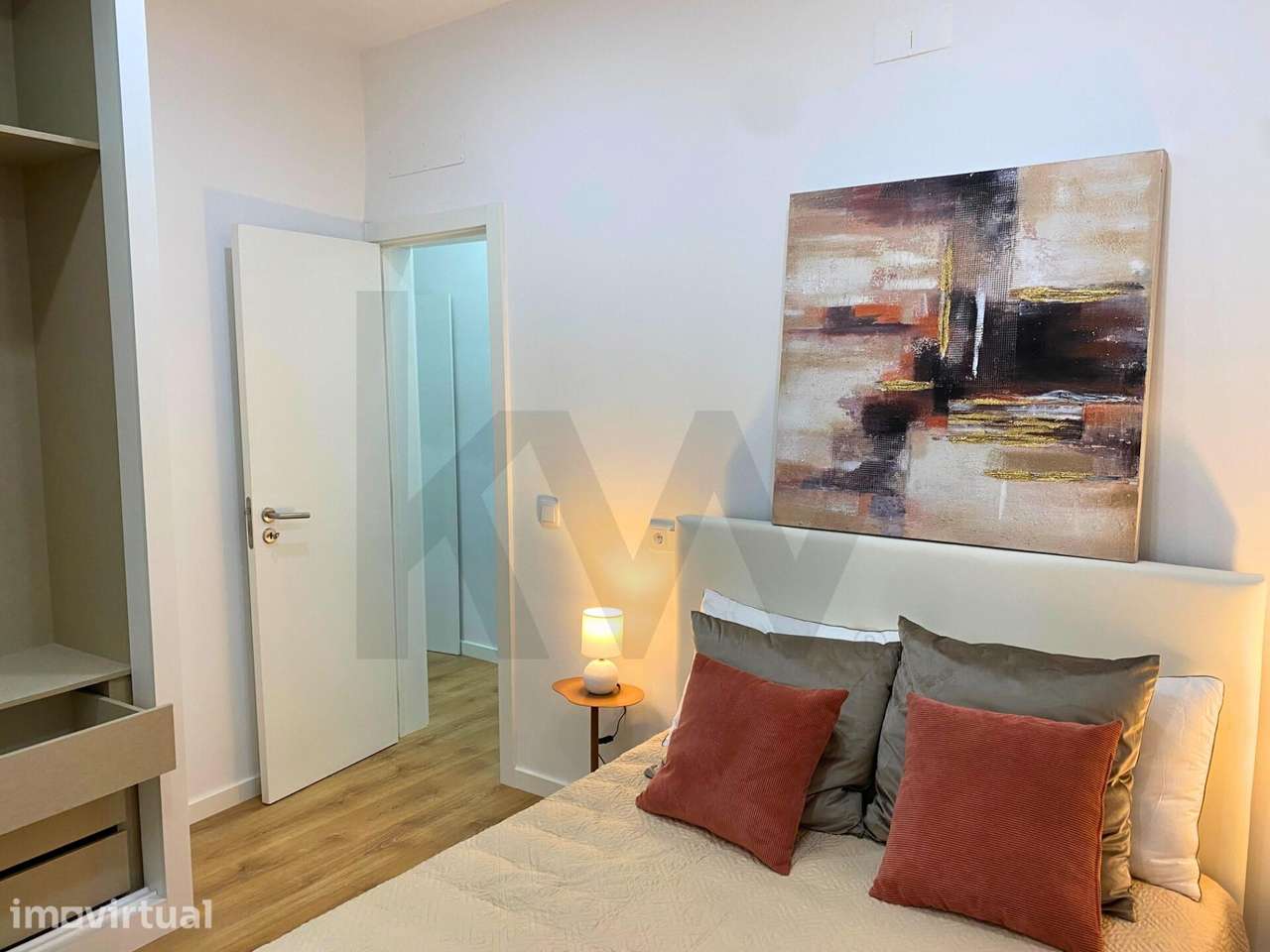 Apartamento T3 Renovado nos Anjos com Charme e Luz Natural — Baixa d - Grande imagem: 3/29
