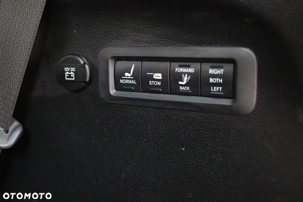 Chrysler Pacifica - 37